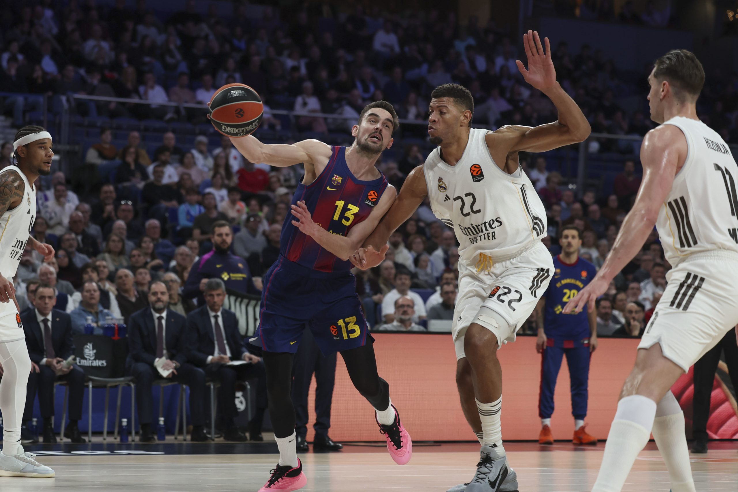 El Real Madrid aprende la lección y Tavares y Garuba aplastan al Barça en el clásico