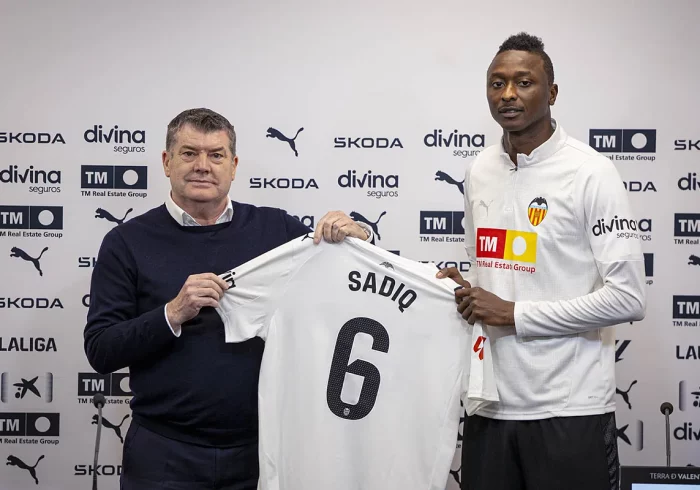 El Valencia da un giro en el primer mercado de las "cuatro ventanas" de Gourlay: una columna vertebral de veteranos para Corberán