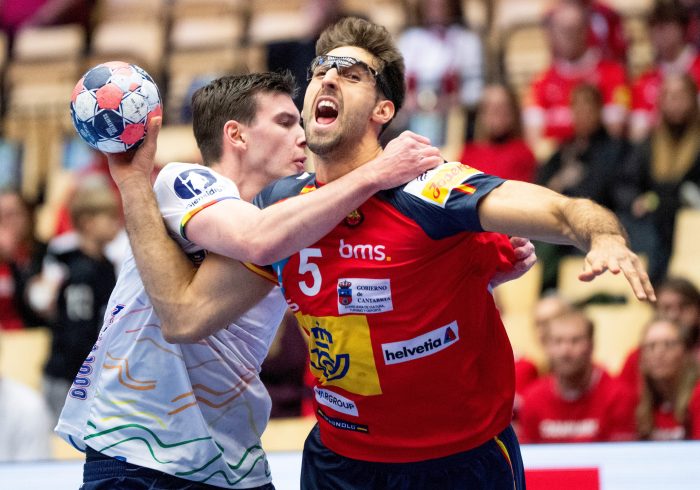 España saca el honor y complica la clasificación a Francia