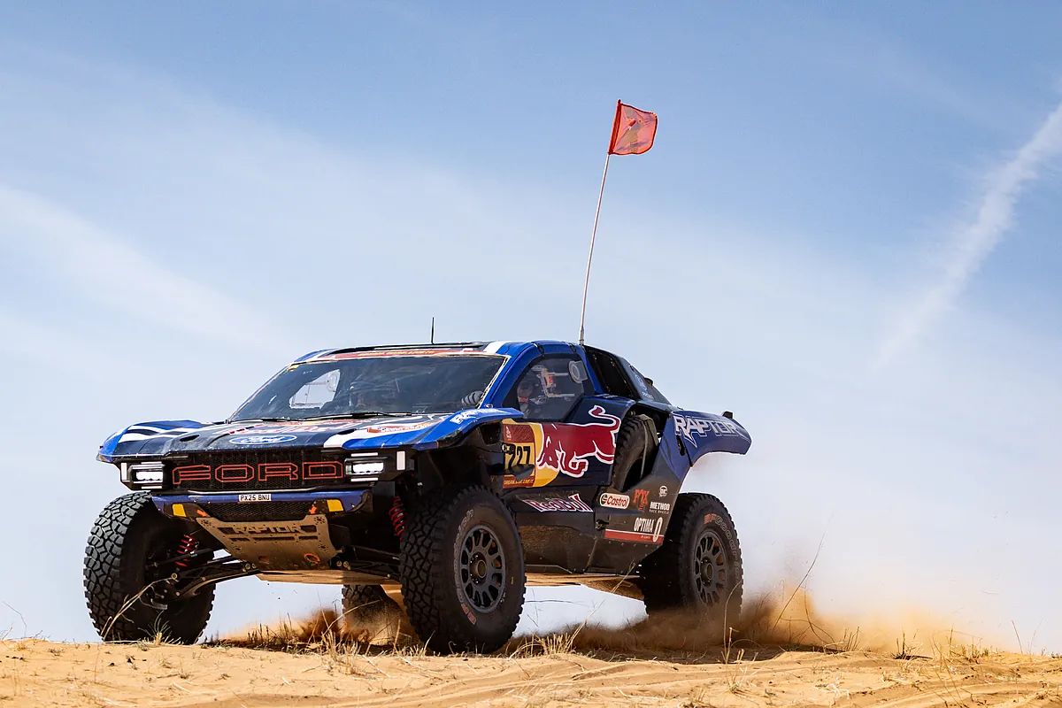 Golpe de los españoles de Ford en el Dakar: Nani Roma y Carlos Sainz se ponen primero y segundo en la general de coches