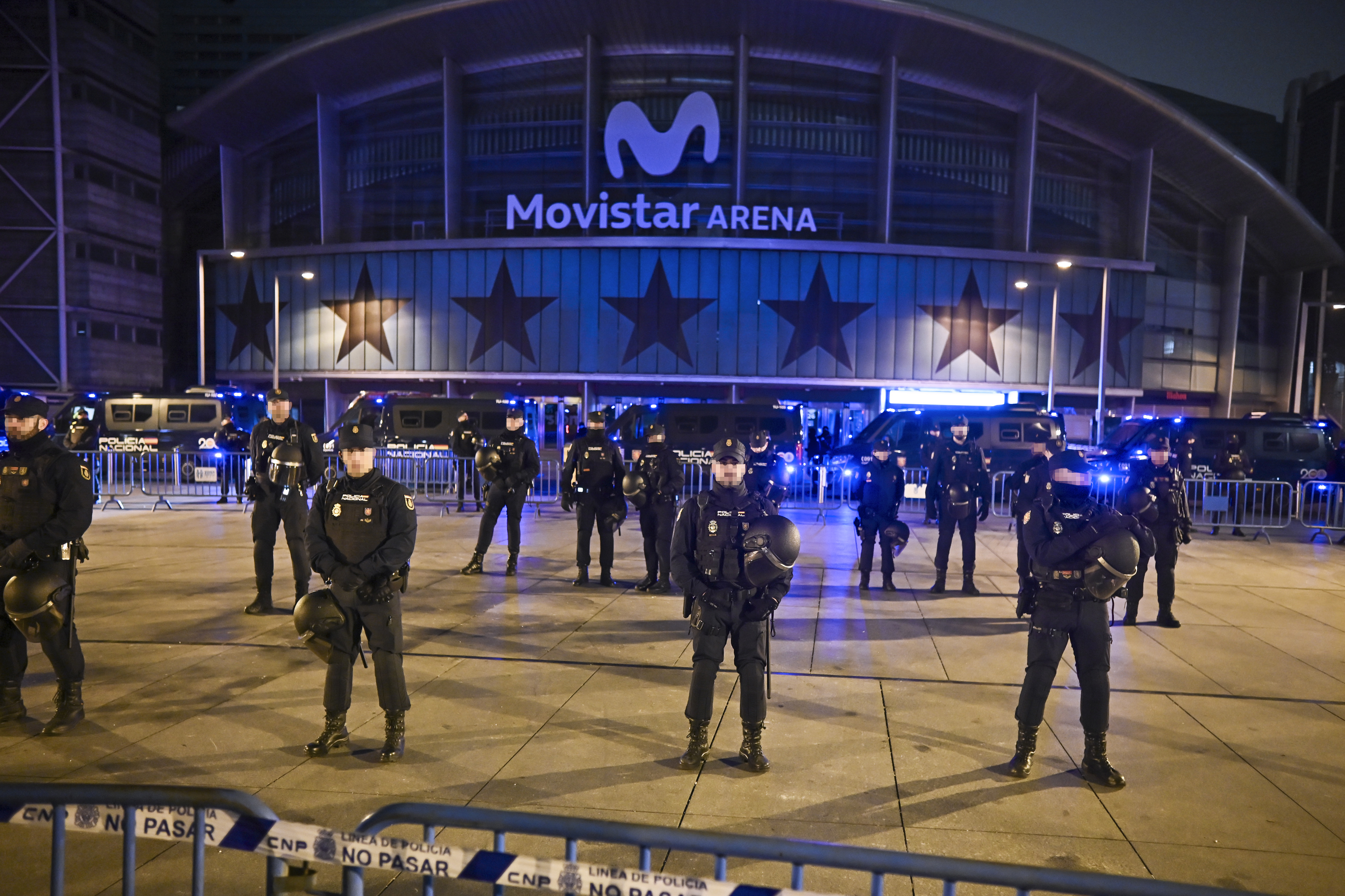 Imagen del despliegue policial en el Movistar Arena.