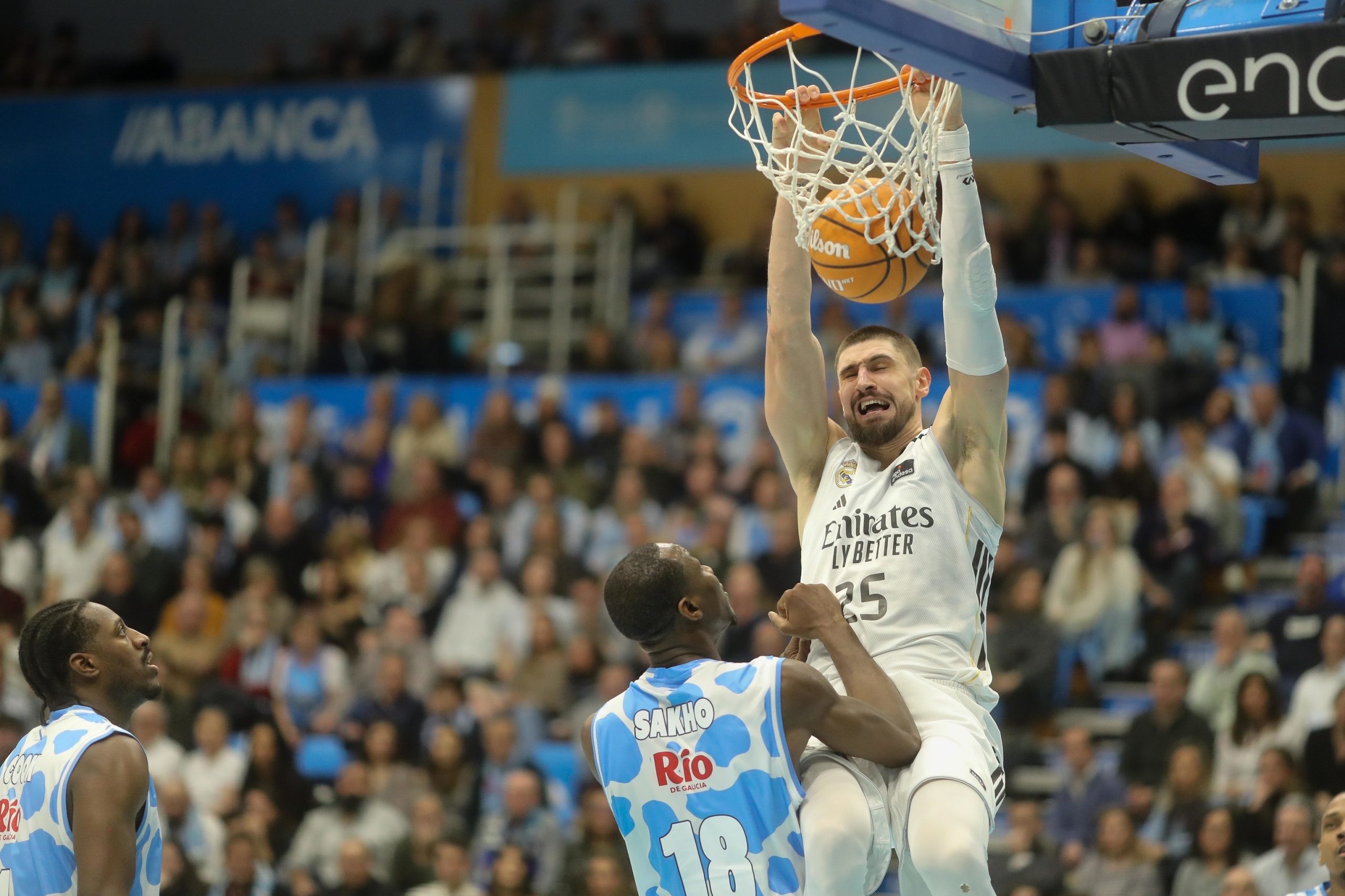 Hezonja fulmina al Breogán