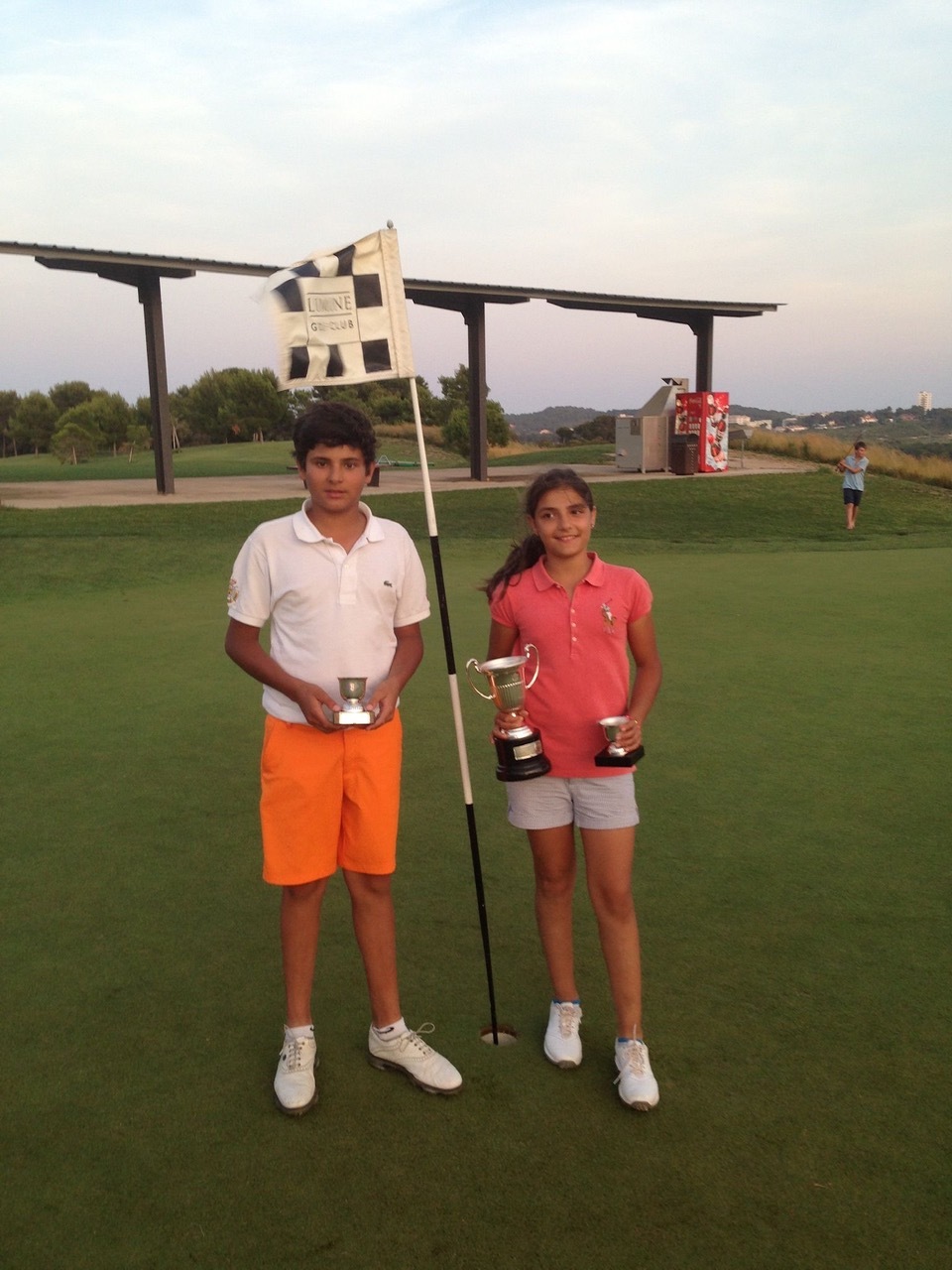 Los hermanos, cuando eran pequeños.