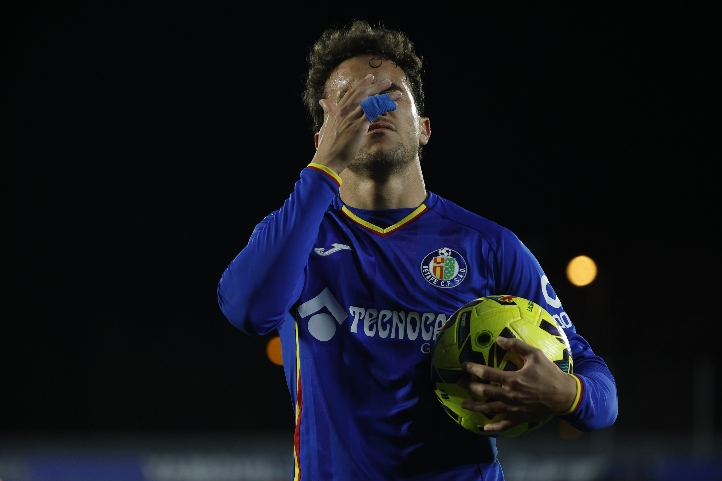 Luis Milla, cariacontecido tras una ocasión errada.