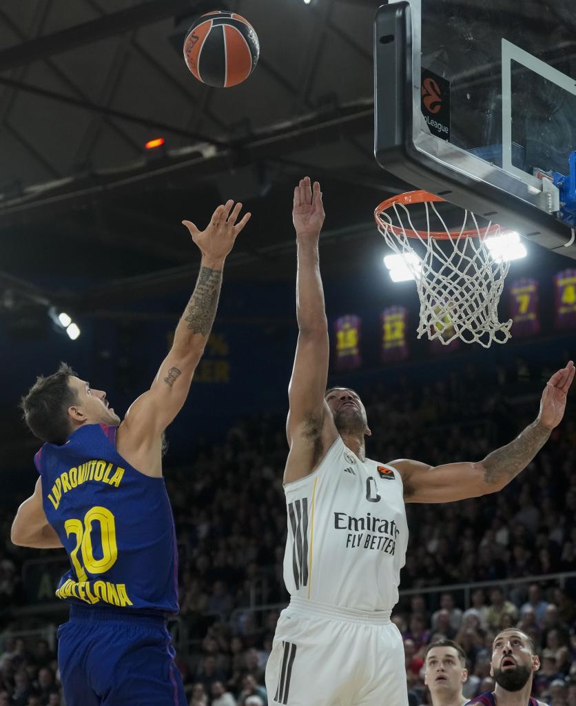 Laprovittola y Lyles, durante el clásico de noviembre en el Palau.
