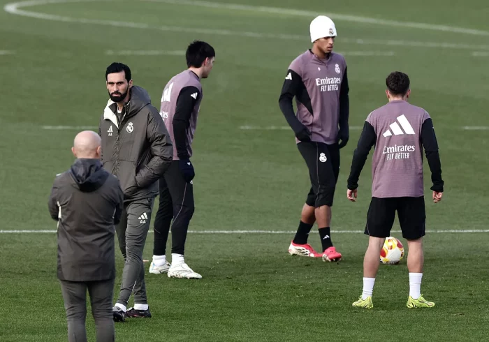 Los primeros detalles de Arbeloa: el contrato, Pintus y Mihic en el césped, "que Vini baile" y "una plantilla extraordinaria"