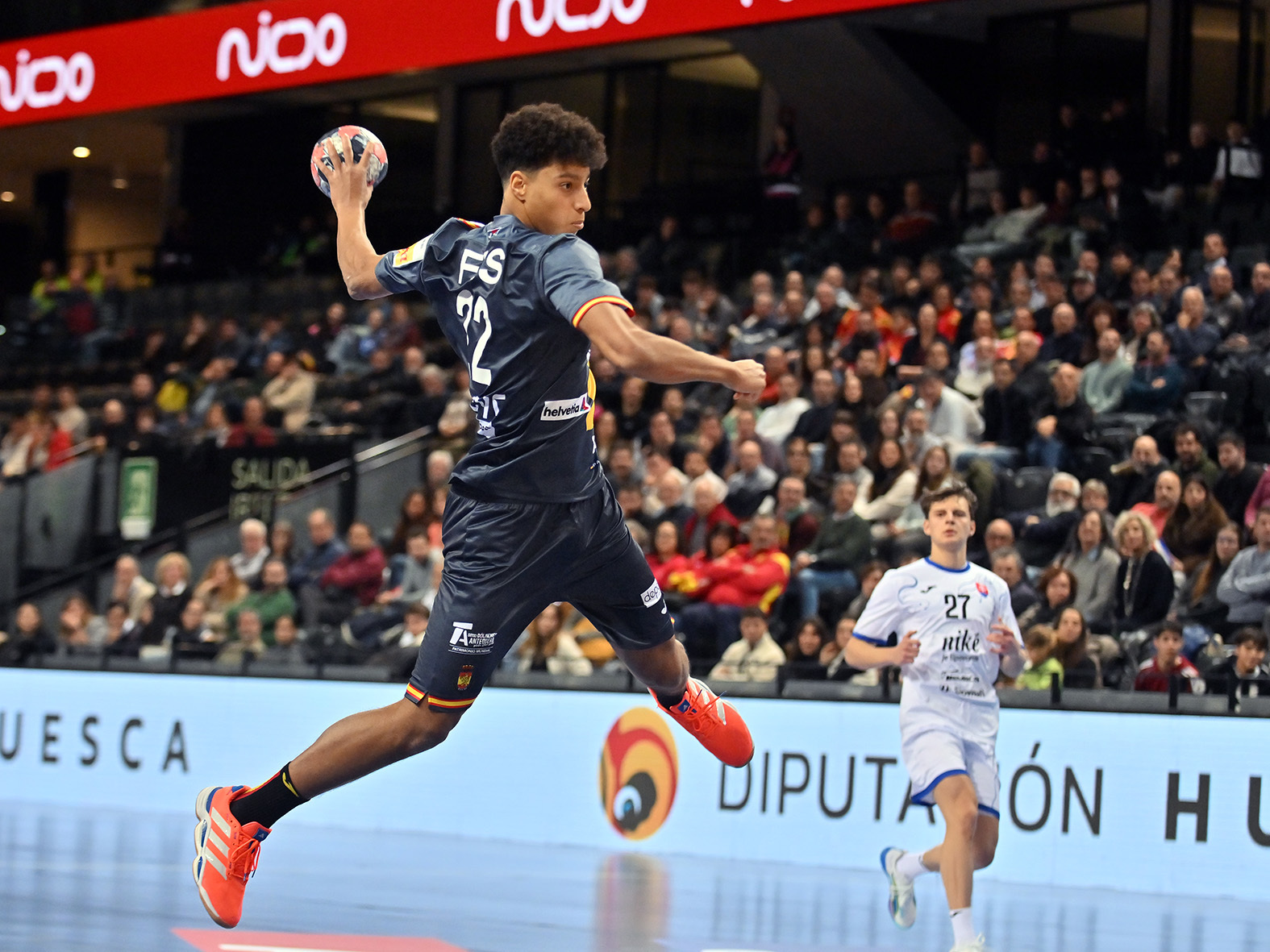 Marcos Fis, la última joya del balonmano español de apellido conocido: "Mi padre me insistía, me entrenaba en el parque"