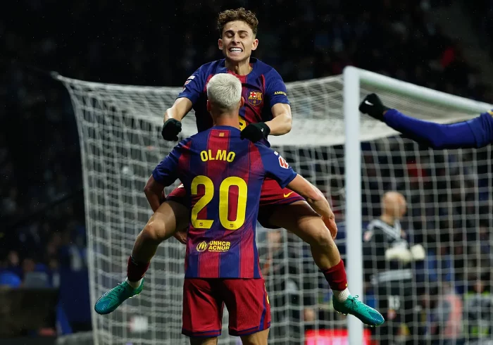 Olmo y Lewandowski deciden el gran derbi de los porteros