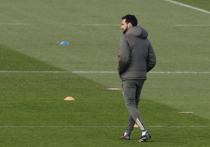 Pau Navarro, un estudiante de ADE para frenar a Vinicius: "Esta temporada se complica poder ir a clase"