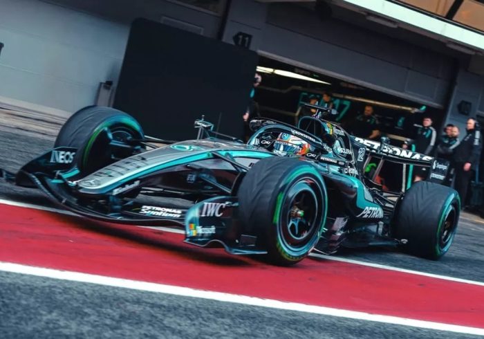 Red Bull y Mercedes dominan los primeros test privados en Montmeló, donde Aston Martin no rodará hasta el jueves