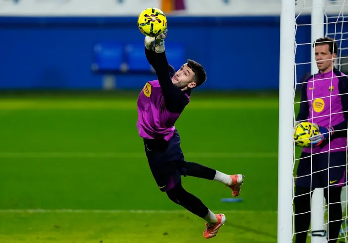 Redes detrás de las porterías y un aviso antes de recibir a Joan García en el campo del Espanyol: "No creo que puedan dar lecciones a nadie. Recuerden a Luis Figo"