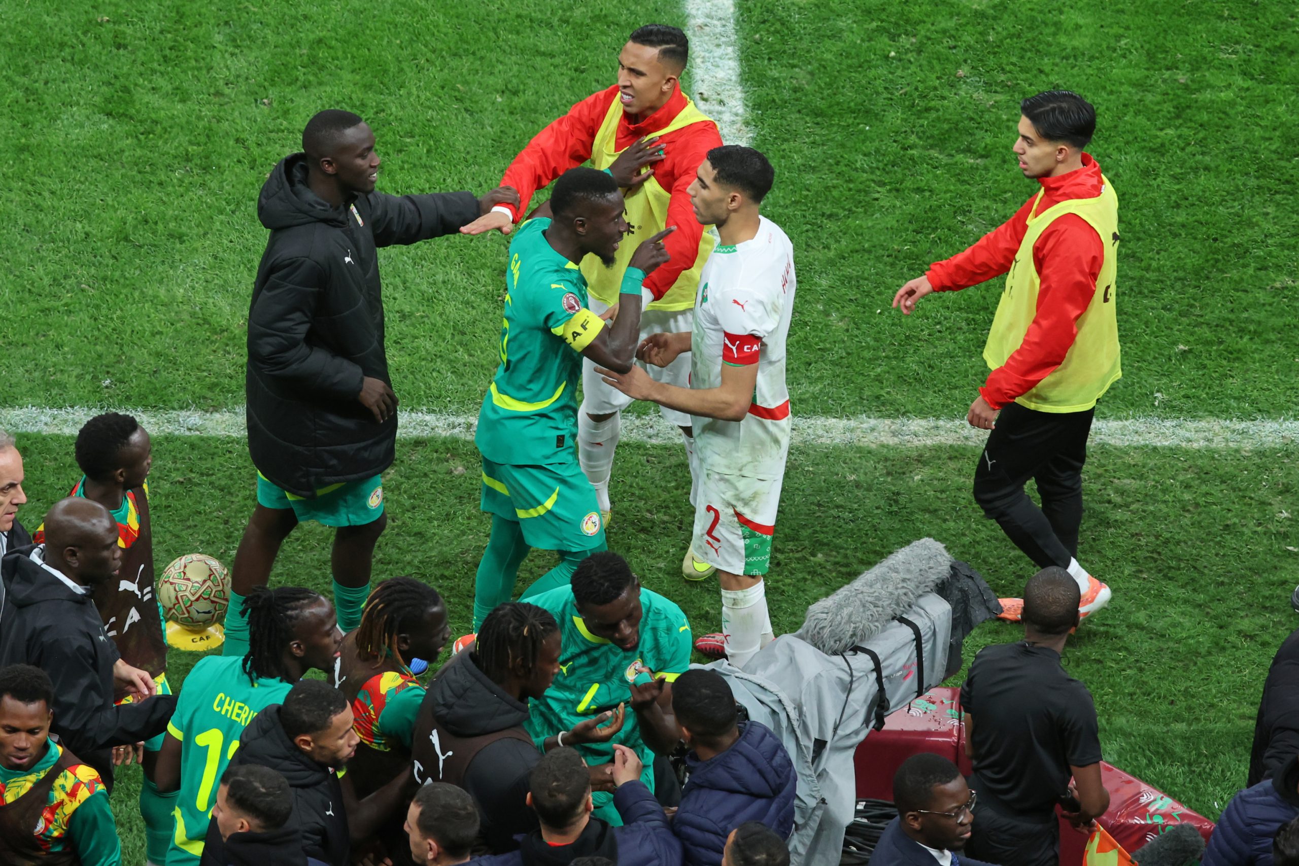 Senegal se lleva la Copa África en una final insólita: se retiró del campo por un penalti a favor de Marruecos que falló Brahim