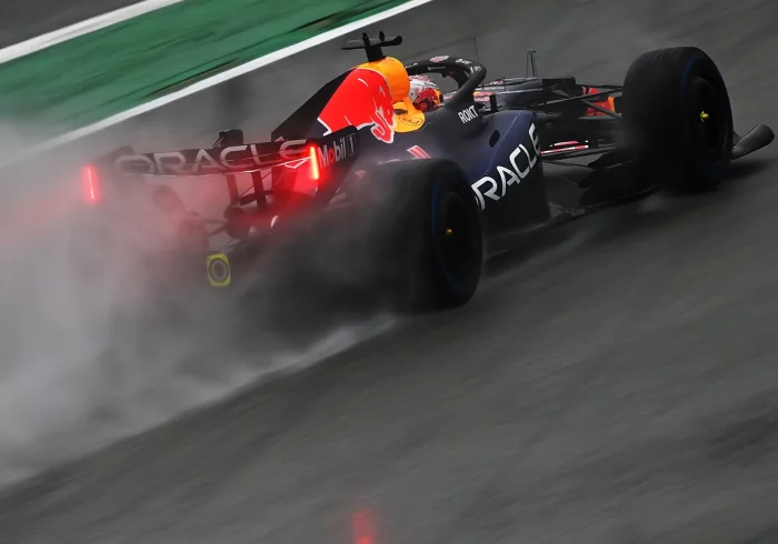 Verstappen debuta con el RB22 en Montmeló y McLaren se borra hasta el miércoles