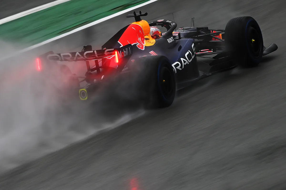 Verstappen debuta con el RB22 en Montmeló y McLaren se borra hasta el miércoles