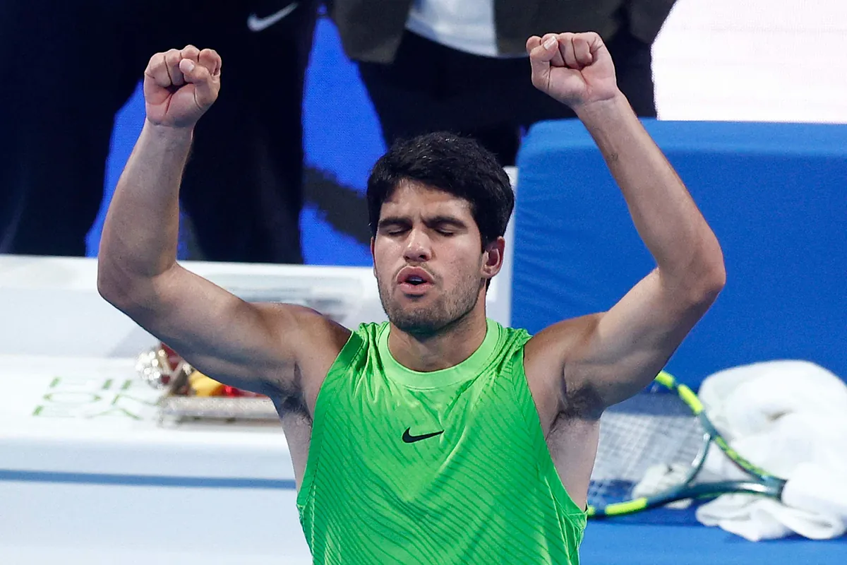 Alcaraz esquiva otra trampa en Doha y mantiene su racha de invicto en este año