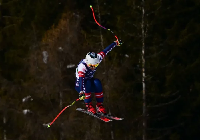 Breezy Johnson se cuelga un oro de homenaje para Vonn