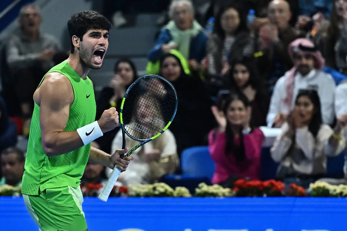El enfado de Alcaraz en su camino hacia las semifinales del torneo de Doha: "Las reglas ATP son una mierda"