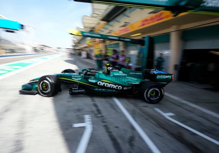 El estreno de Alonso en Bahrein tampoco levanta la moral de Aston Martin: "Lo mejor del coche es la decoración"