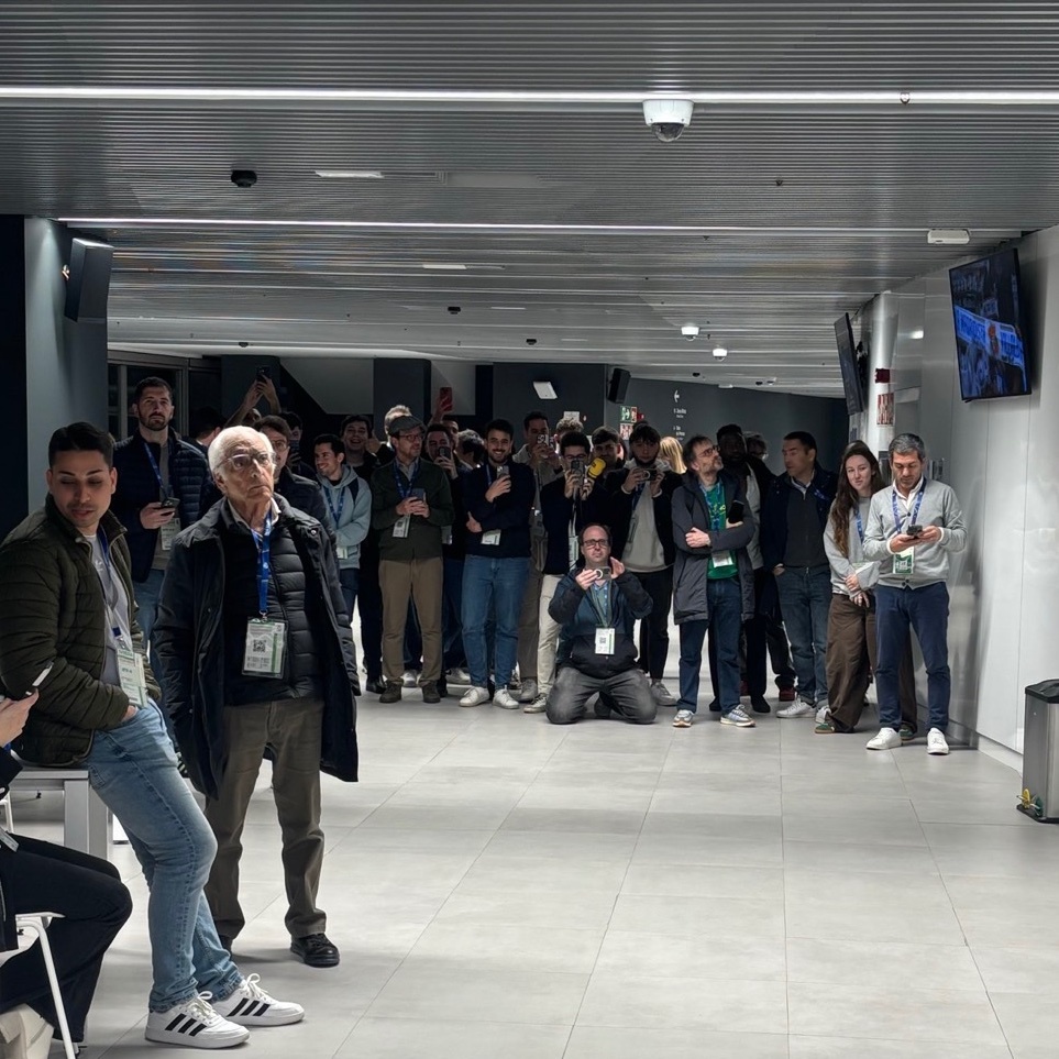 La prensa esperando a Mourinho el miércoles.