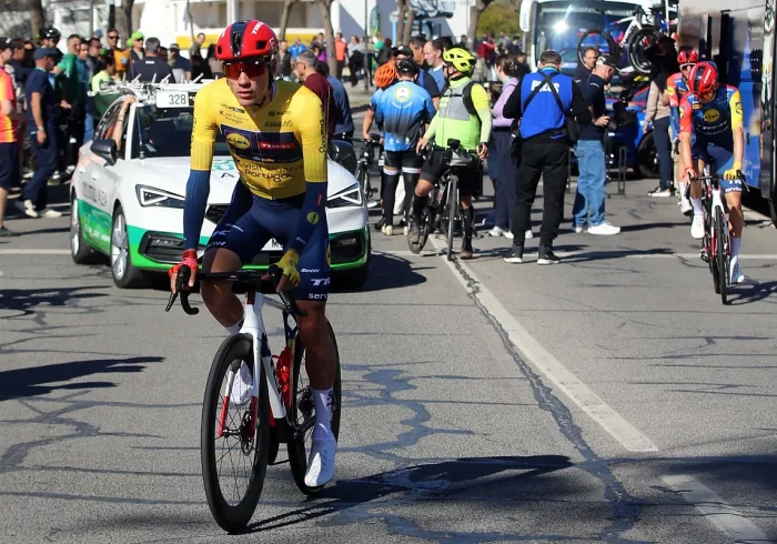 Exhibición de Juan Ayuso en el Algarve: triunfo en la general y última etapa
