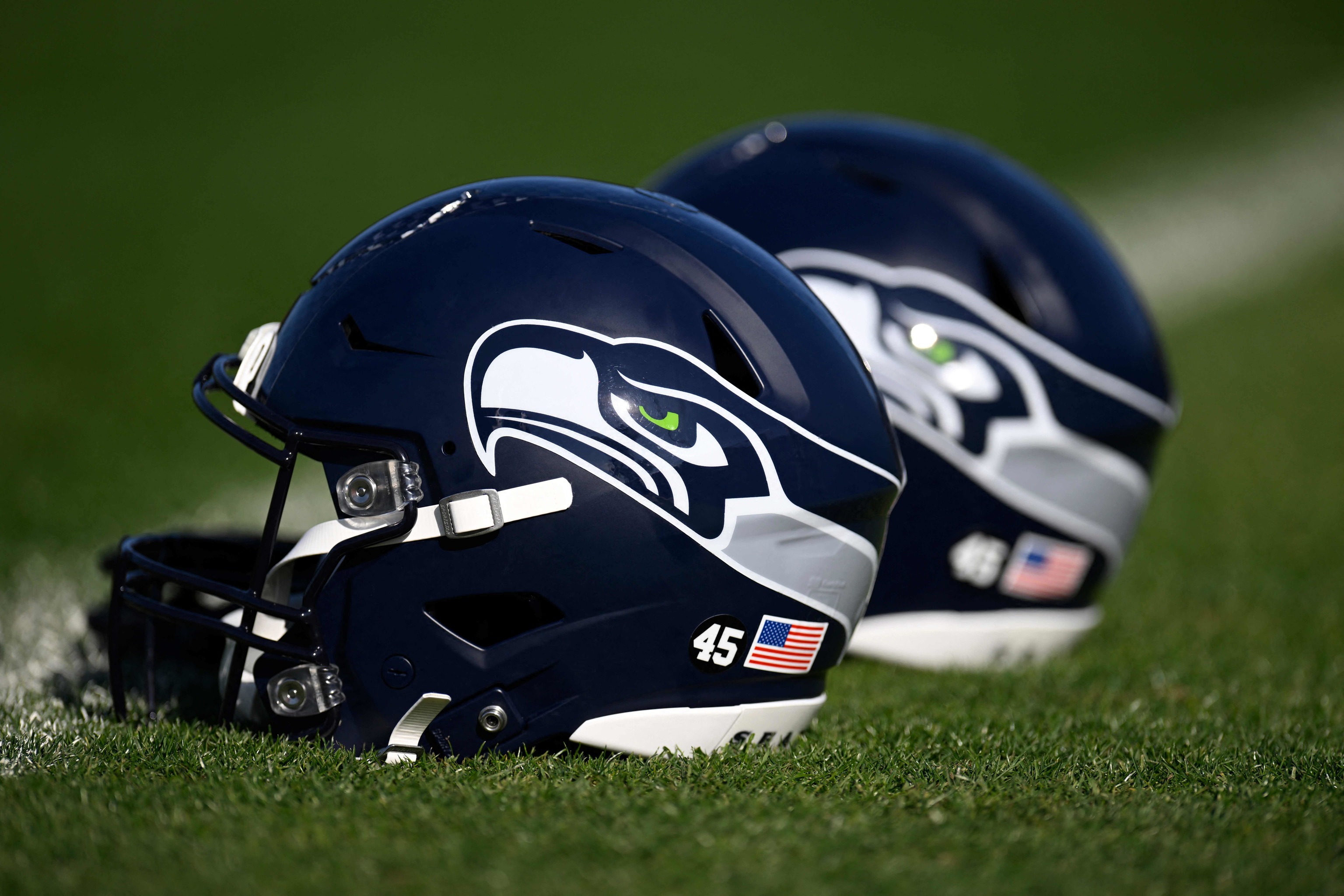 Cascos de los Seahawks, durante un entrenamiento, el jueves en San José.
