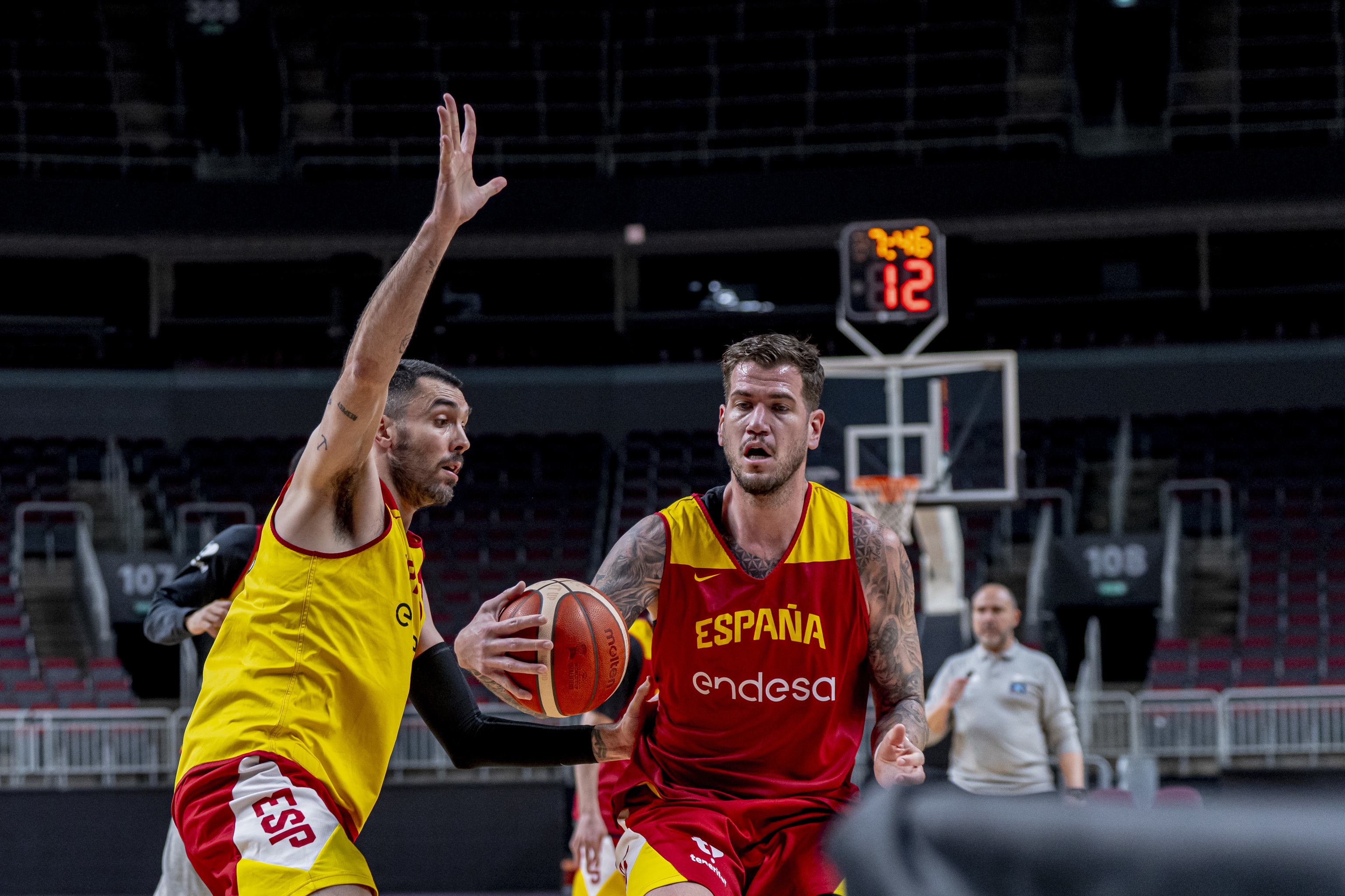 Oriola y Fran Guerra, durante el entrenamiento de España en Riga.