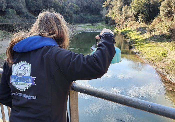¿Por qué no hay curling en España? Los intentos "imposibles", una pista en un centro comercial y los amigos que lo intentan en un pantano