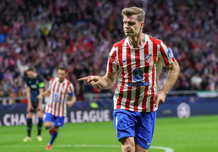 Sorloth se exhibe para meter al Atlético en octavos con un hat-trick