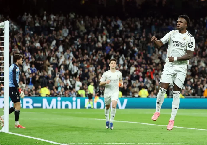Trent ordena y Vinicius marca dos penaltis para que el Madrid duerma líder de la Liga
