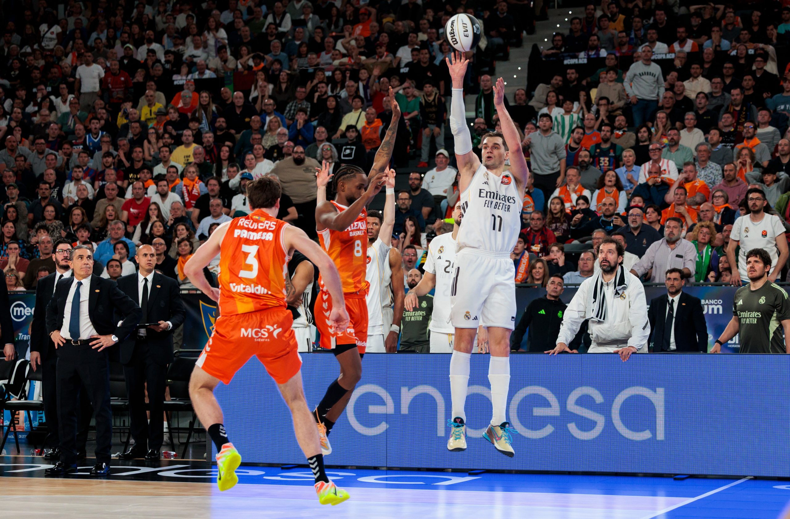 Un tapón a dos manos, una final inédita y Galbiati, el nuevo héroe del Baskonia: "Por la mañana café, por la tarde ron..."
