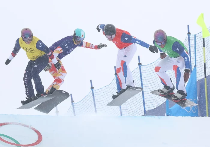 Una maniobra ilegal aparta a Lucas Eguibar de la lucha por las medallas en el snowboard cross: "Creo que le he insultado"