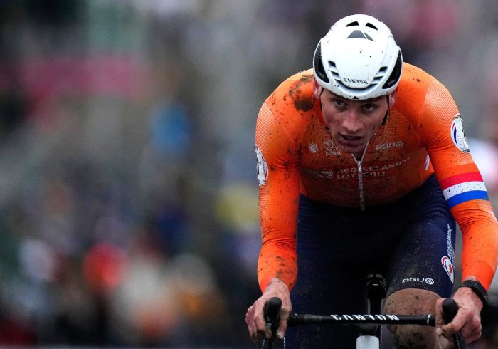 Van der Poel, las dudas del "mejor de todos los tiempos" tras su octavo Mundial: "Cuando el resto está entrenando con el sol de Benidorm, sin estrés, él está aquí pegándose palos, pasando frío y caídas"