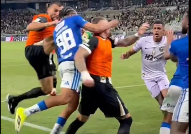 23 tarjetas rojas y la intervención policial en una batalla campal entre futbolistas empañan la final por el campeonato de Brasil