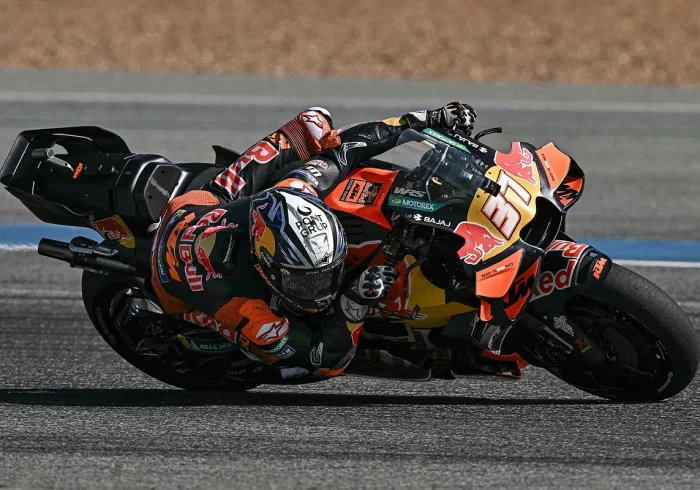 Acosta se marcha de Tailandia como líder del Mundial