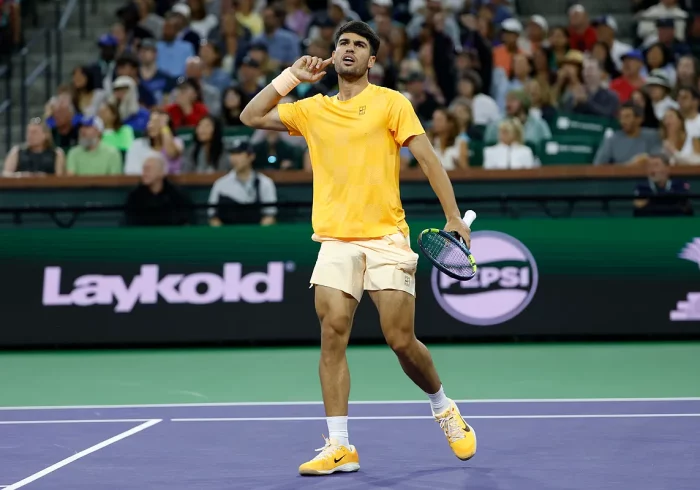 Alcaraz se deshace de un correoso Rinderknech rumbo a octavos