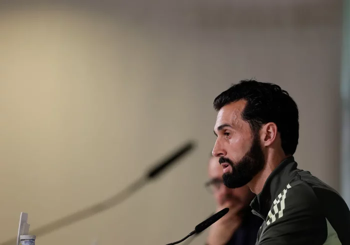 Arbeloa: "Me pondría una estatua de Rüdiger en el jardín, es un espejo para los jóvenes"