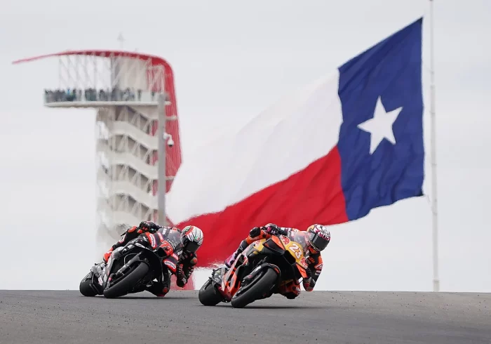 Bezzecchi vence en el GP de EEUU y recupera el liderato en MotoGP