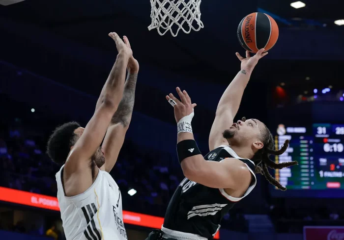 Contra la pitada a Scariolo, otra victoria del Real Madrid