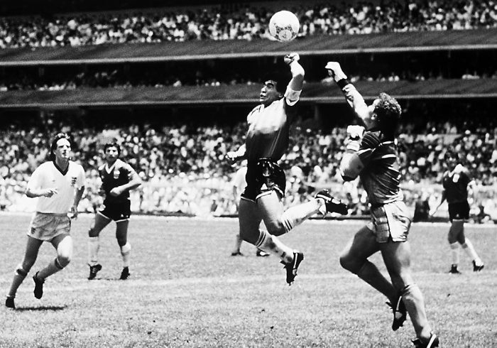 Del gol de Hurst a la Mano de Dios: antología de las malas decisiones arbitrales en los Mundiales