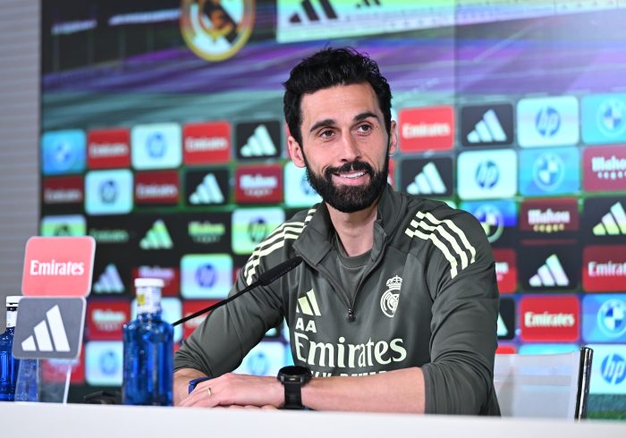 El aterrizaje de Arbeloa en el vestuario del Madrid: más palabras que soluciones