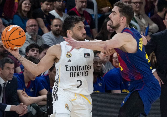El Real Madrid se desata en el segundo cuarto y desmorona al Barça en el 'Clásico' de la ACB