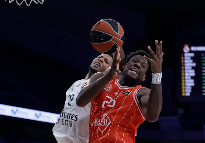 El Real Madrid se gusta ante el Hapoel en una noche a la que sólo le faltó el público