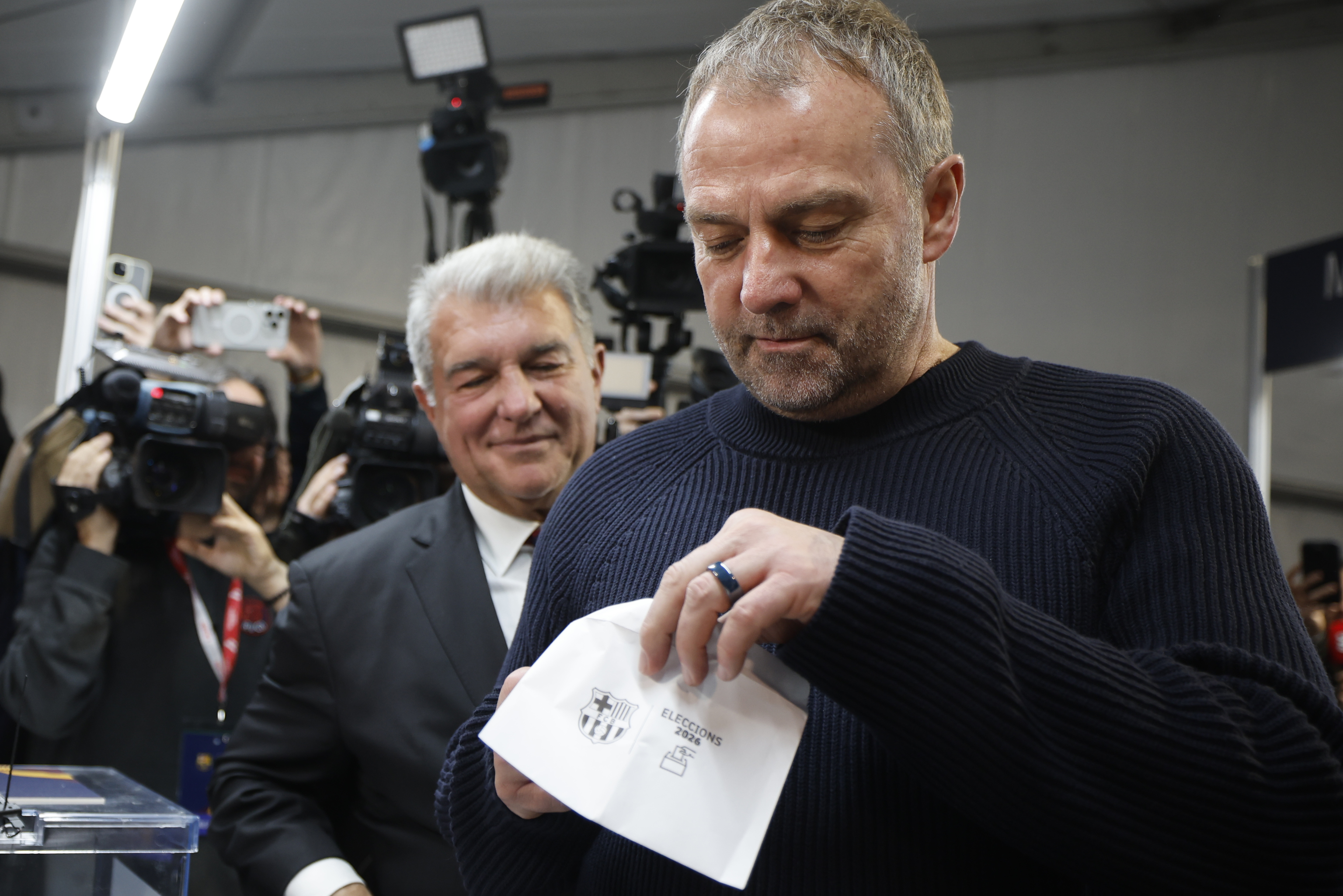 Laporta y Hansi Flick, en las urnas.