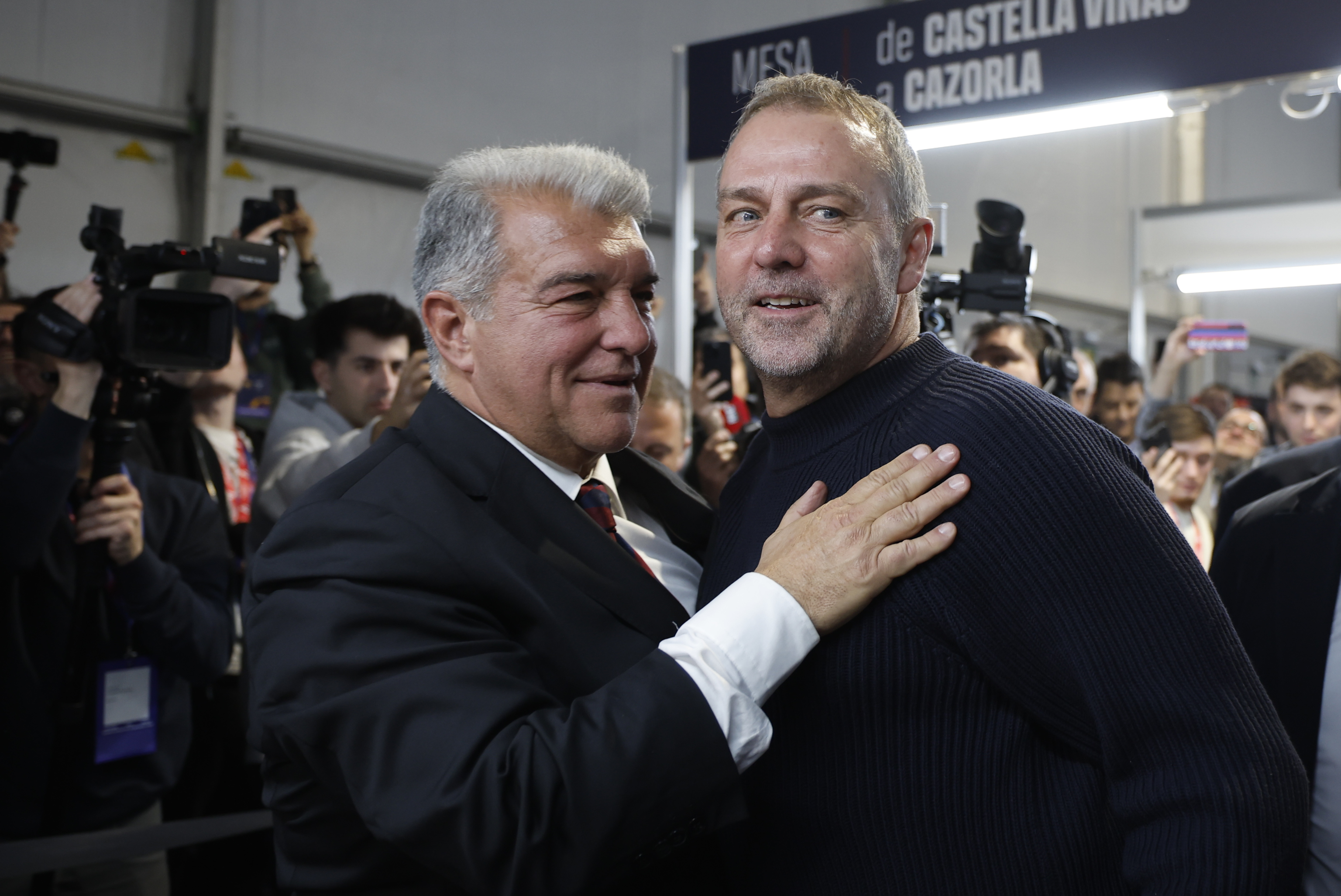 Laporta y Flick, durante la jornada electoral del domingo.