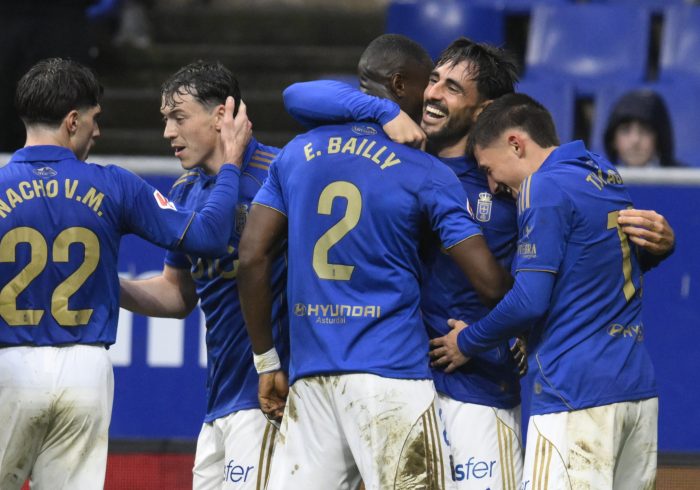 El Valencia hace crack ante un colista Oviedo que gana vida