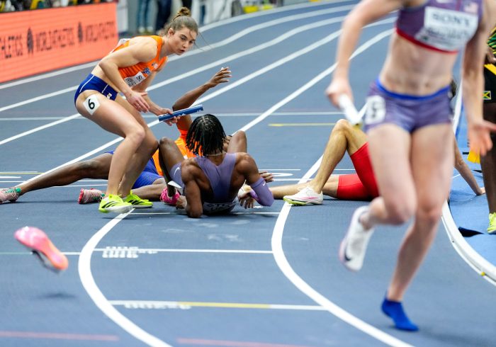 España logra una histórica plata en el estreno mundial del relevo mixto 4x400