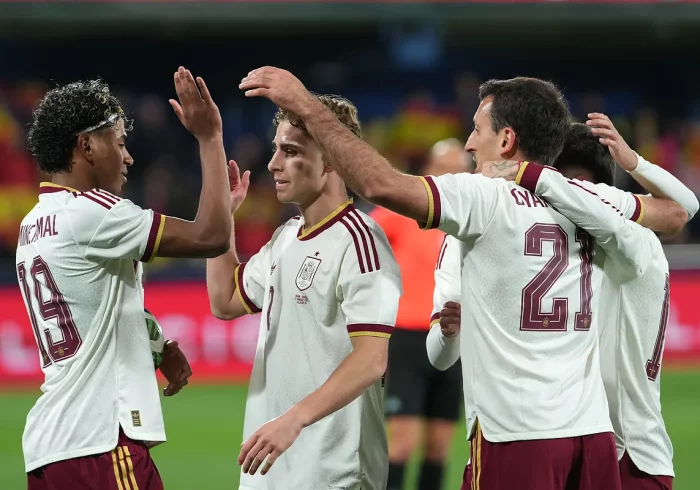 La España de los trileros despacha a Serbia y sonríe camino del Mundial