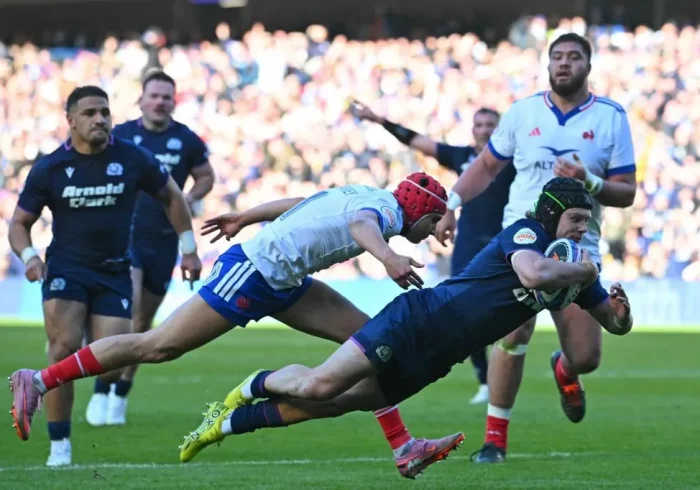 La irreverente Escocia se desboca, bate a Francia (50-40) y resucita el Seis Naciones