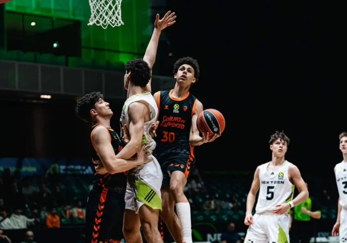 Los júniors del Valencia Basket logran salir de Abu Dabi