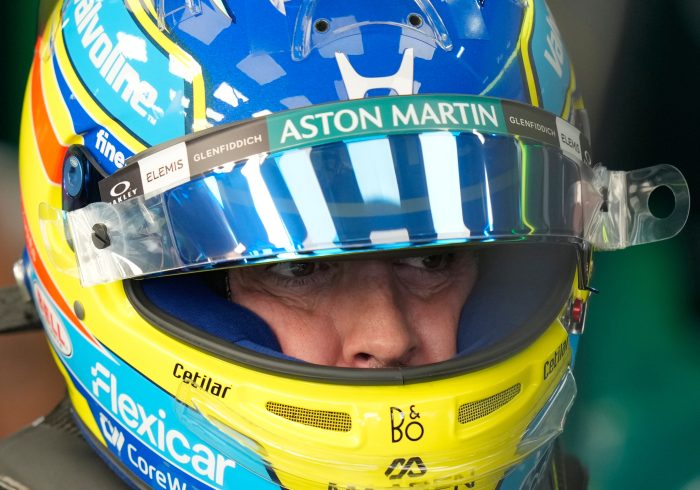 Parches para que el Aston Martin de Alonso deje de temblar: "Hay que elegir entre la salud del piloto o terminar la carrera"